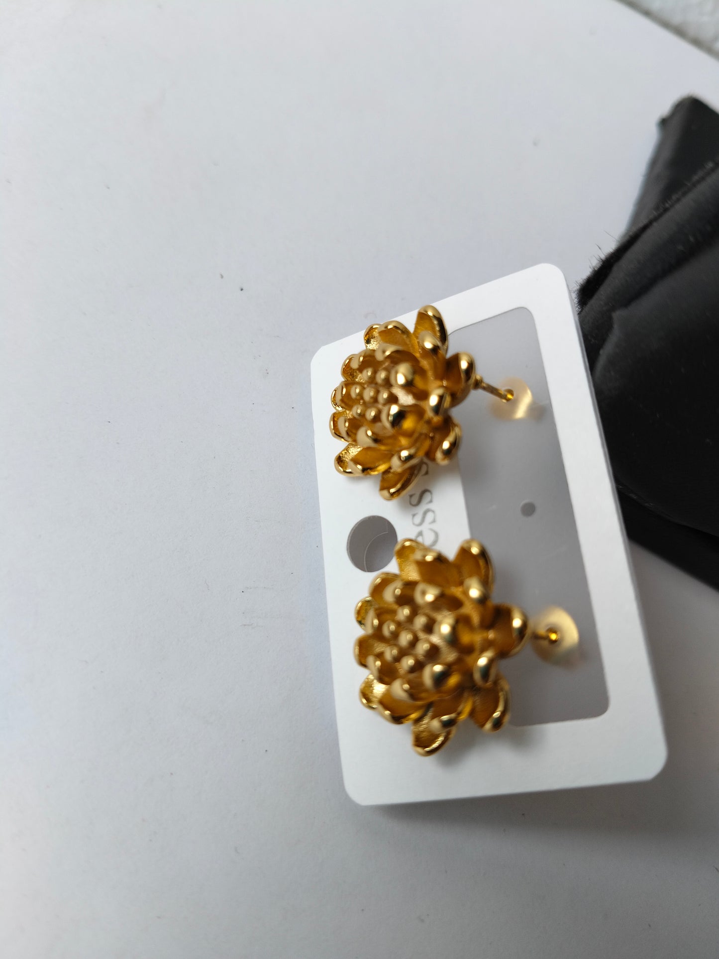 Golden Bella Stud