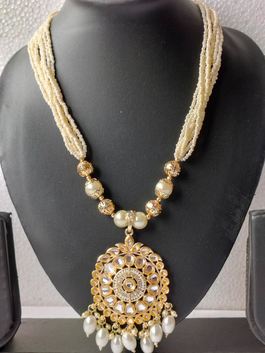 Golden Kiara Kundan Jewellery Set