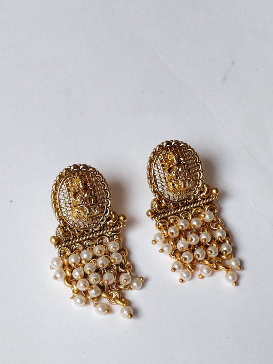 Moti Sanvi Temple Jewellery Set