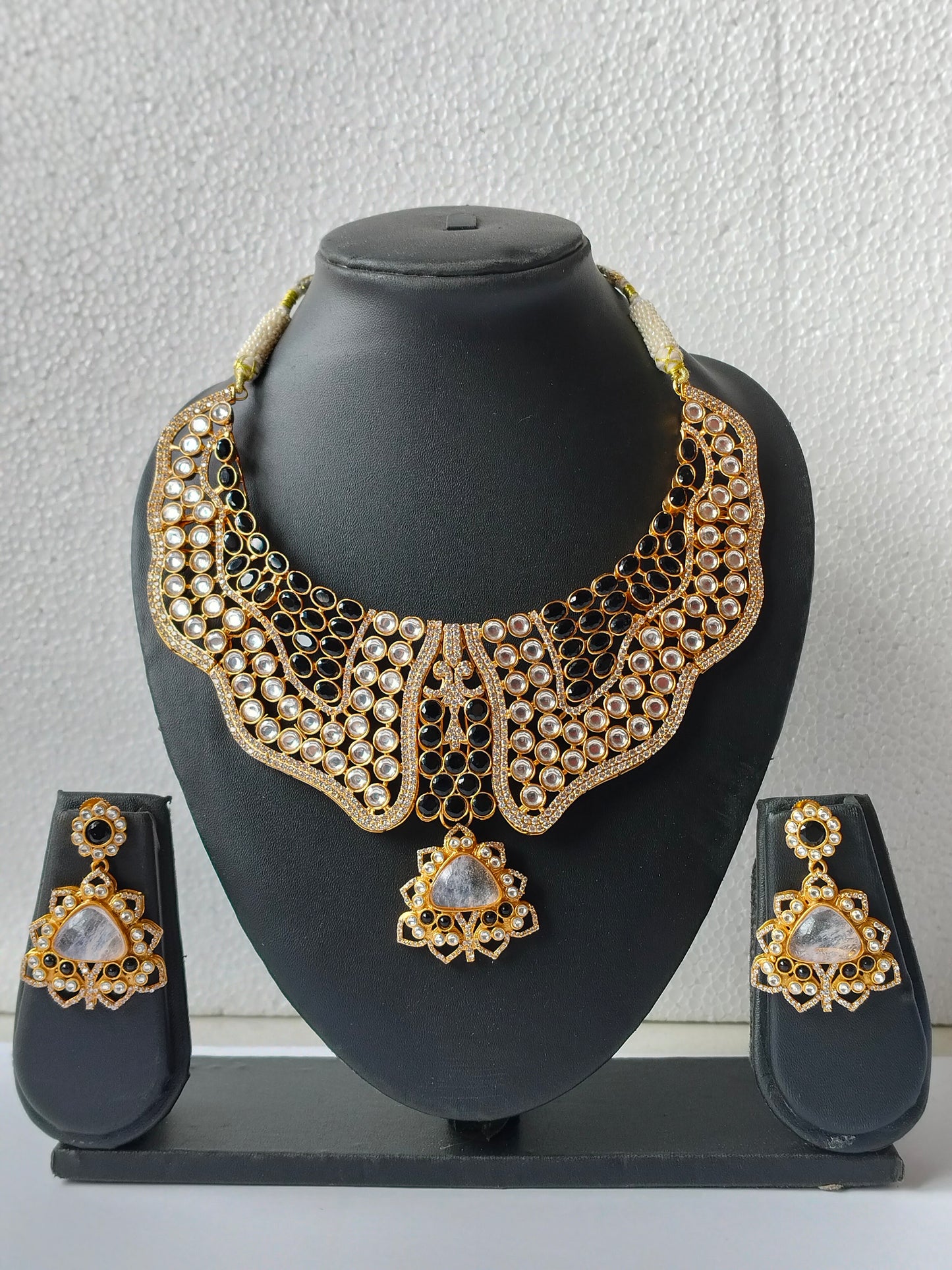 Black Leheriya Heritage Jewellery Set