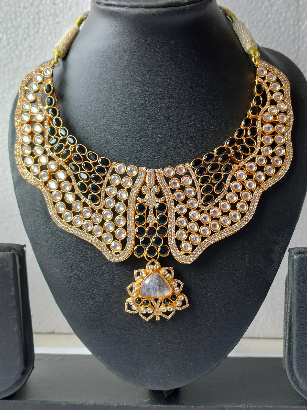 Black Leheriya Heritage Jewellery Set