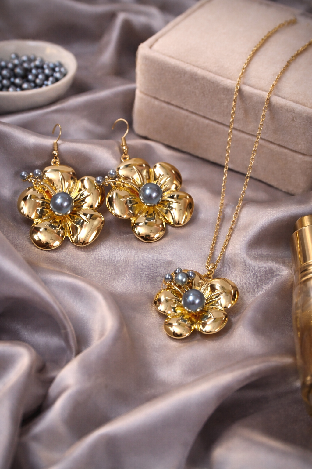 Golden Juhi Western Pendant Set