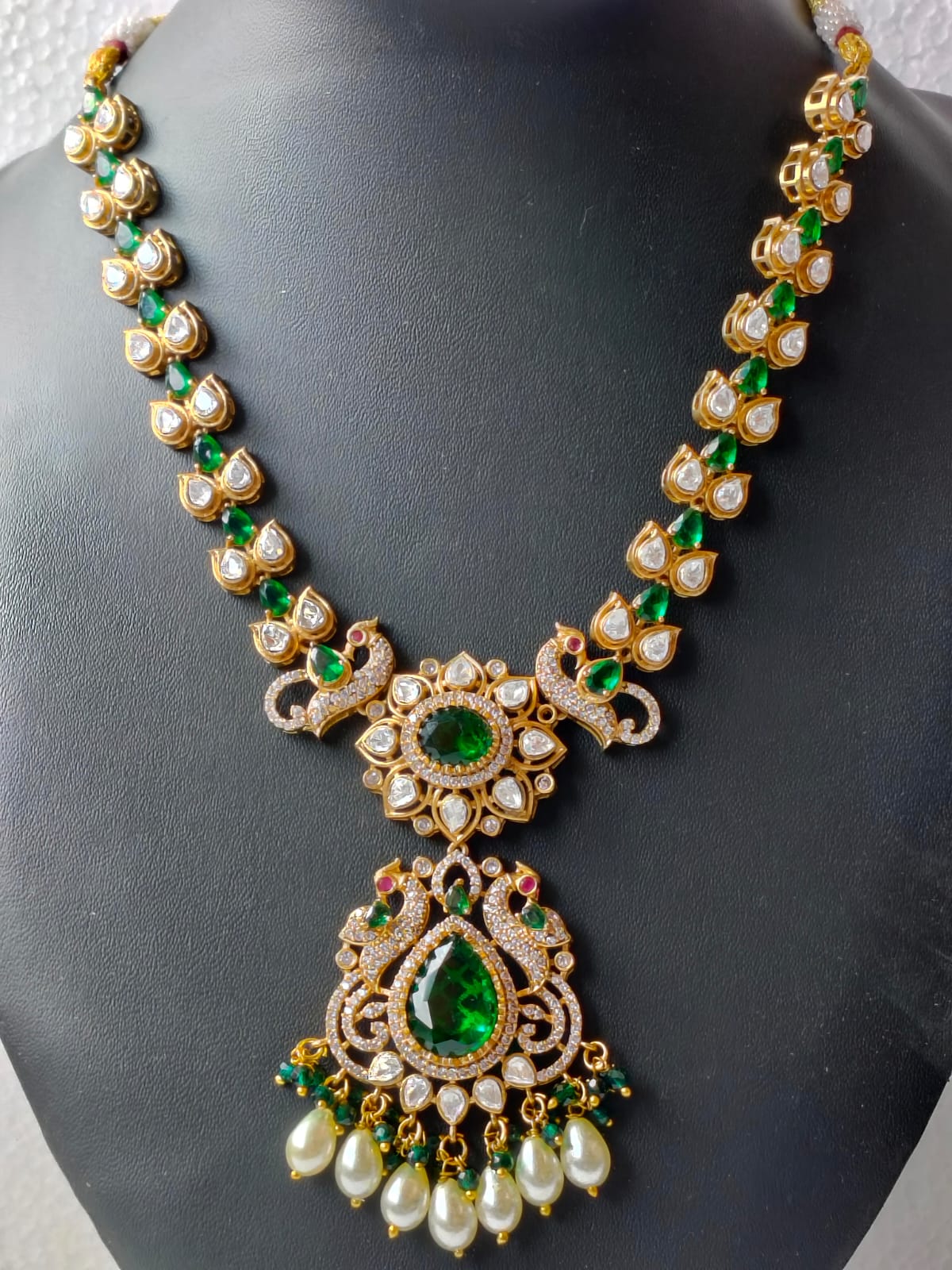 Emerald Gayatri Heritage Jewellery Set