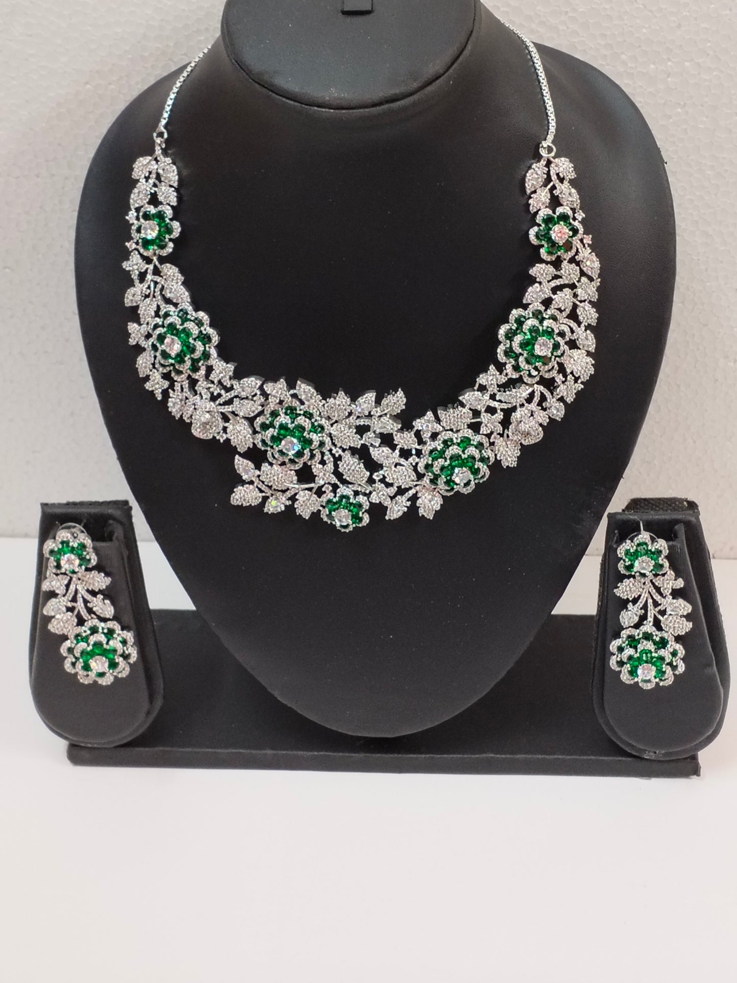 Emerald Green Petunia Victorian Jewellery Set