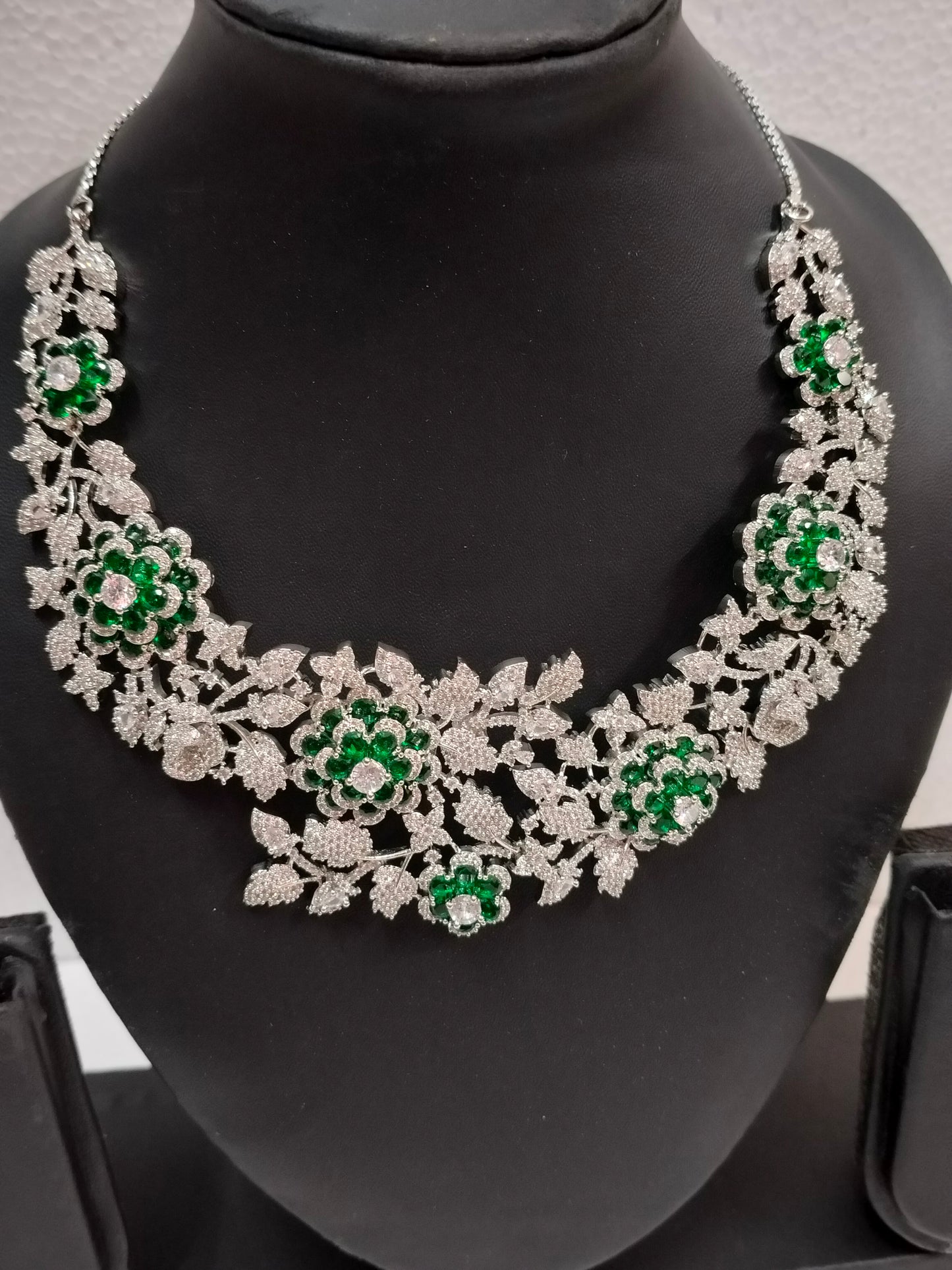 Emerald Green Petunia Victorian Jewellery Set