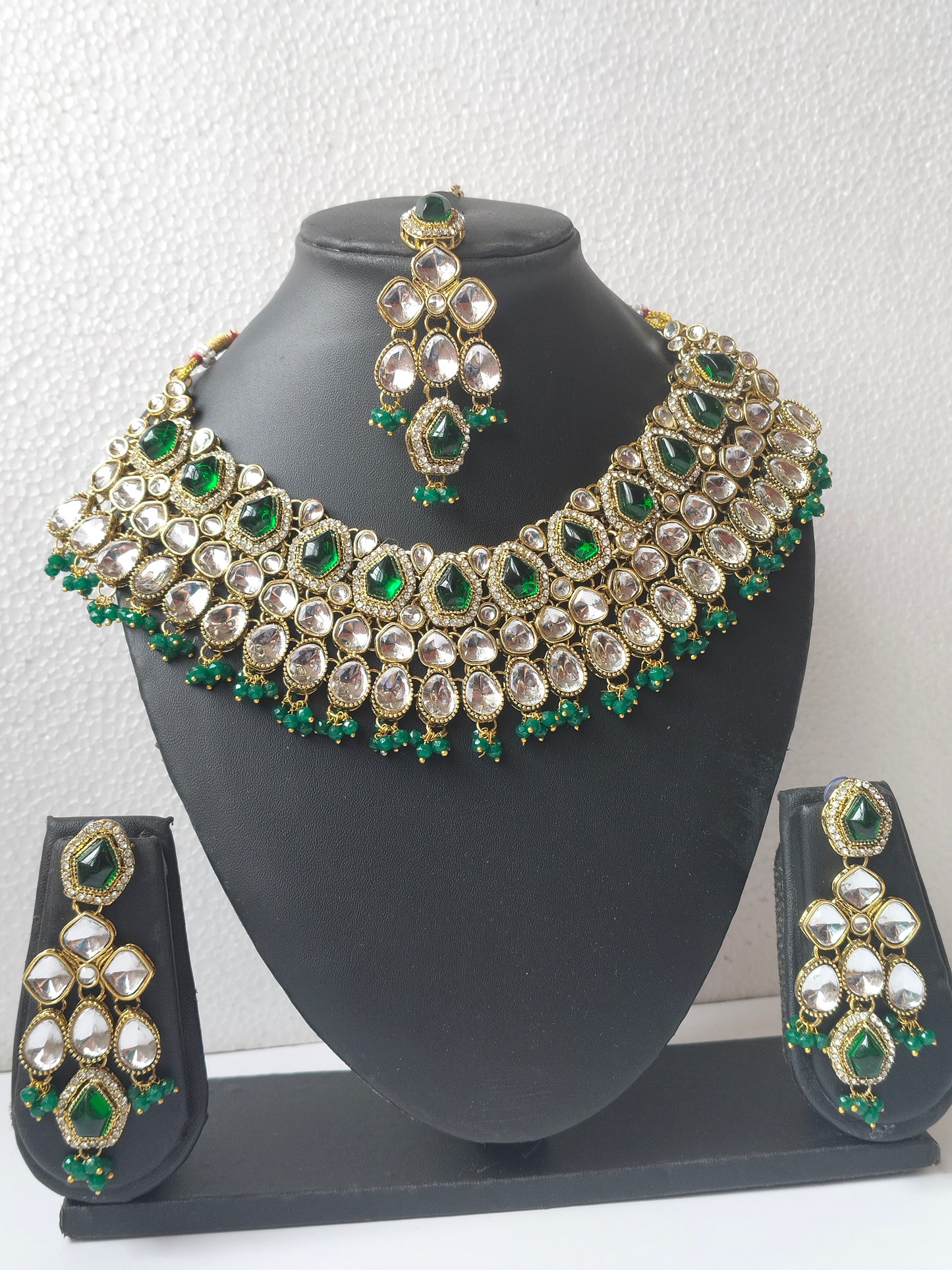 Emerald Green Sultana Kundan Jewellery Set