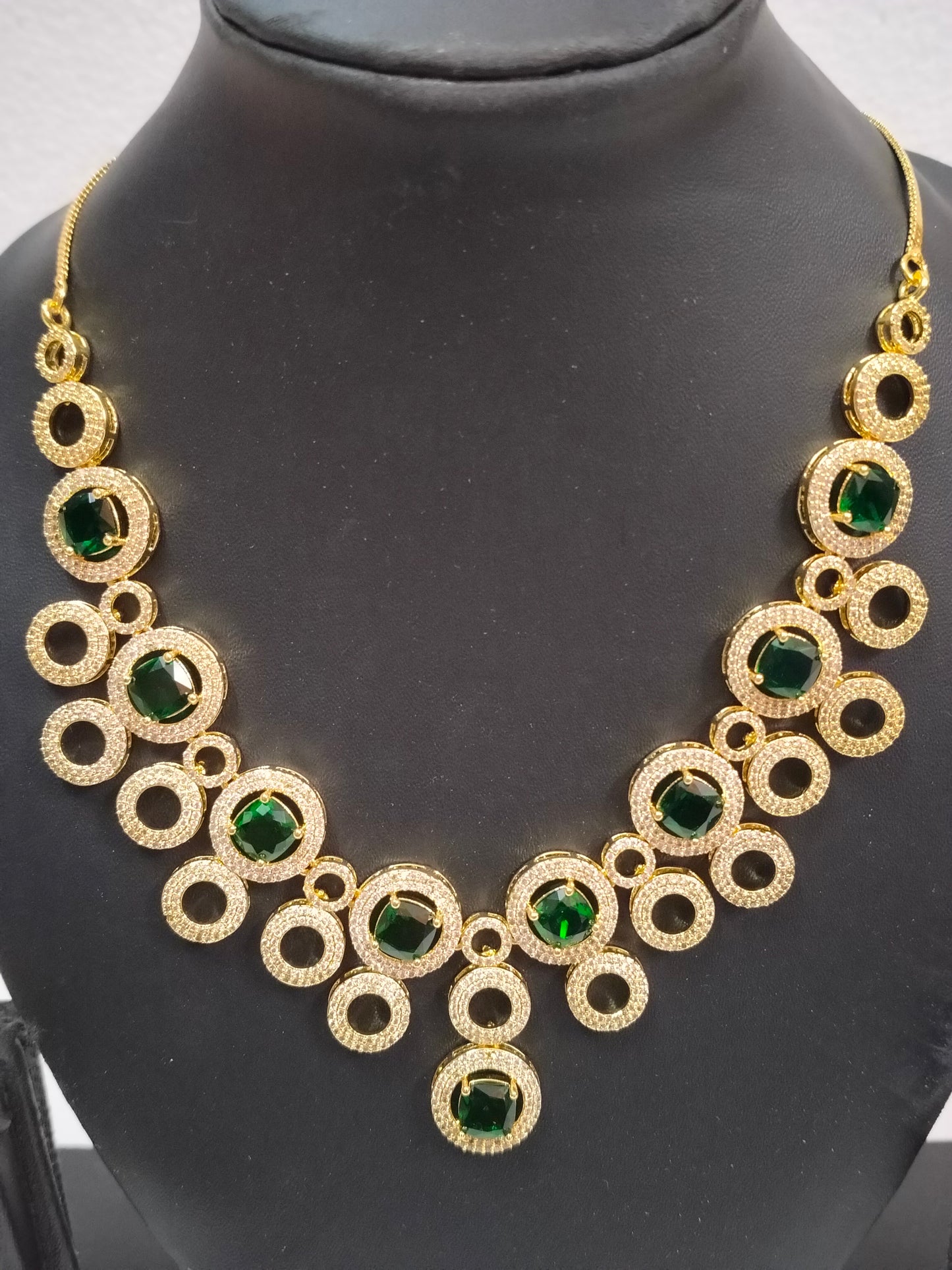 Emerald Green Vamika Victorian Jewellery Set
