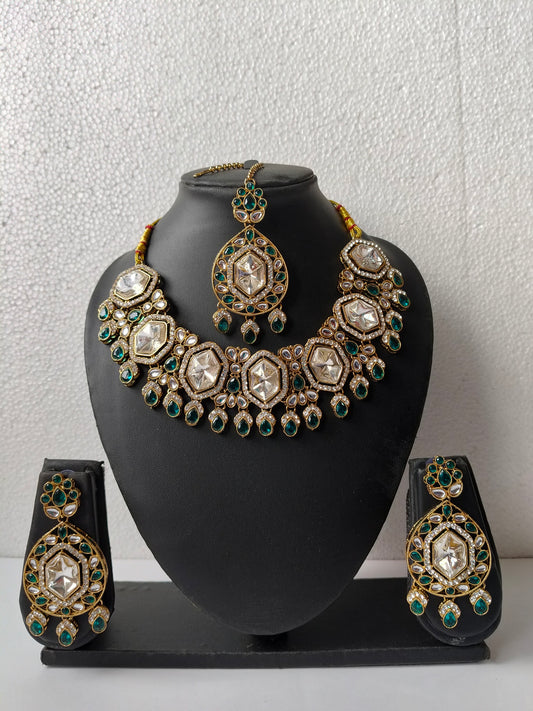 Emerald Kaneez Kundan Jewellery Set