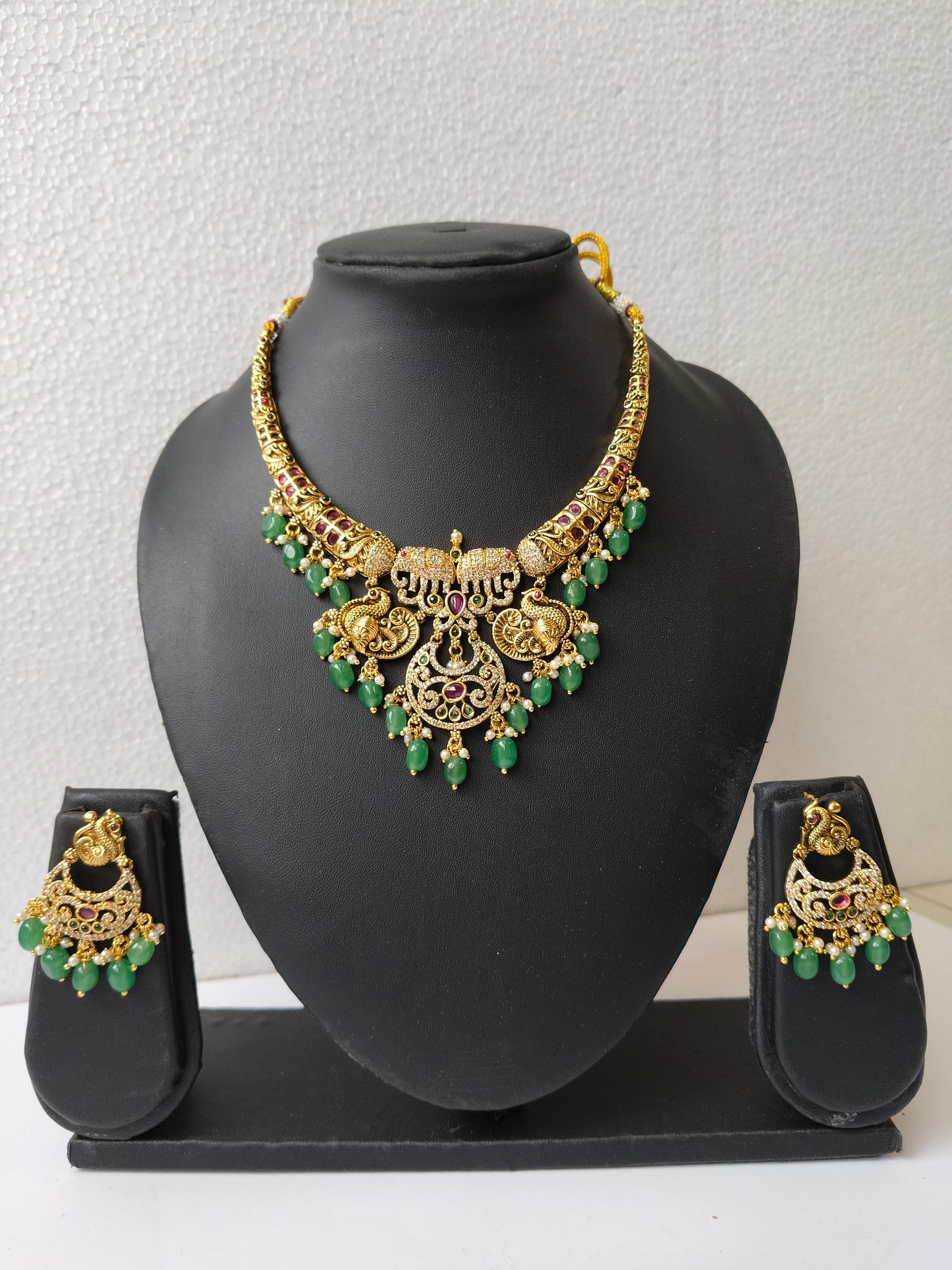 Emerald Suhana Heritage Jewellery Set