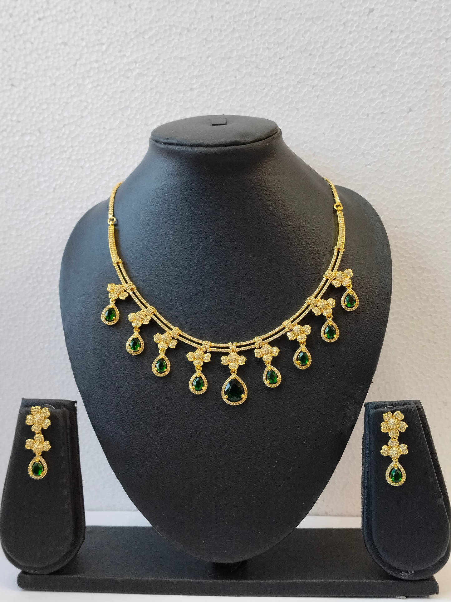 Emerald Tia Victorian Jewellery Set