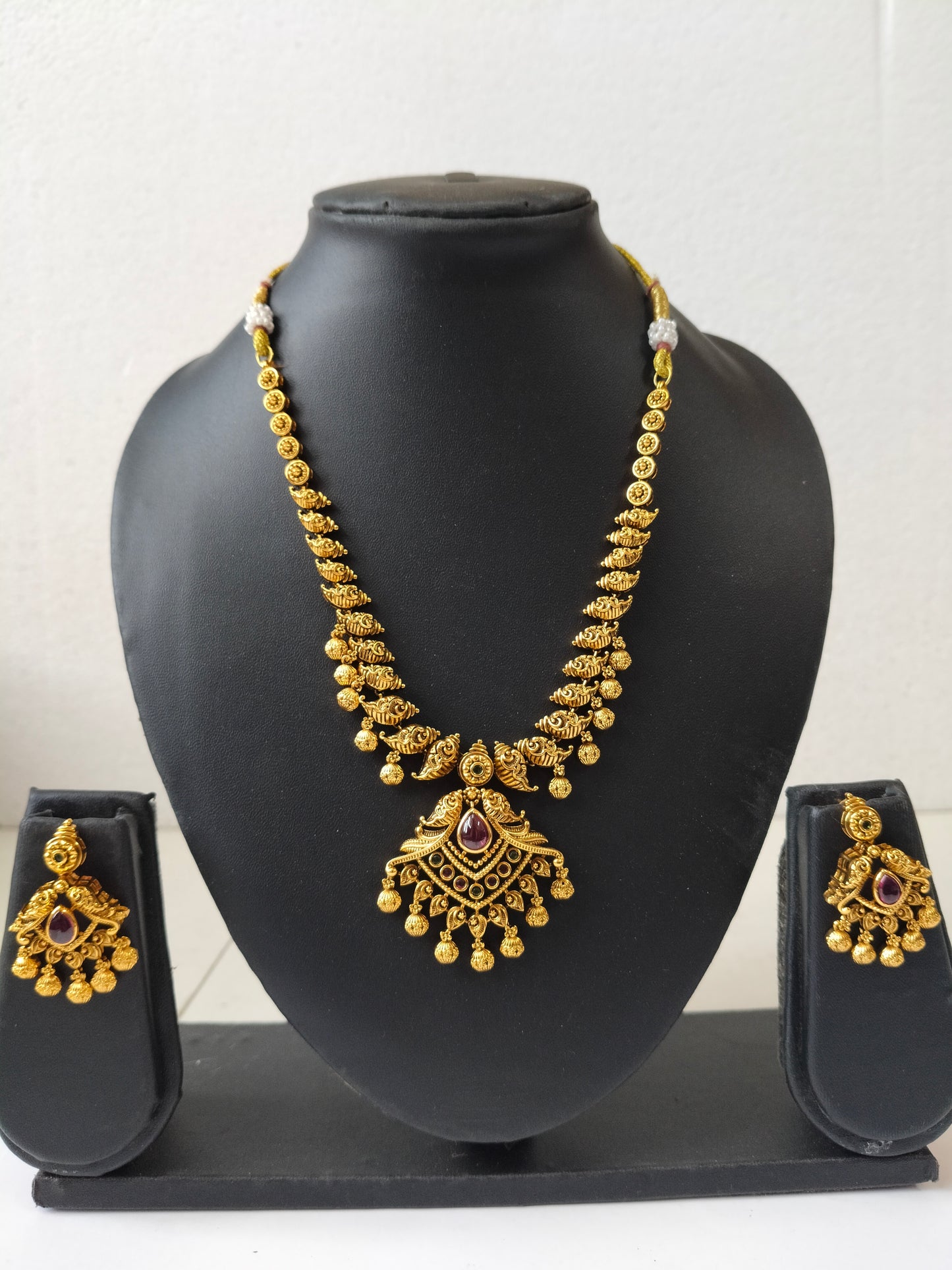 Golden Brinda Temple Jewellery Set