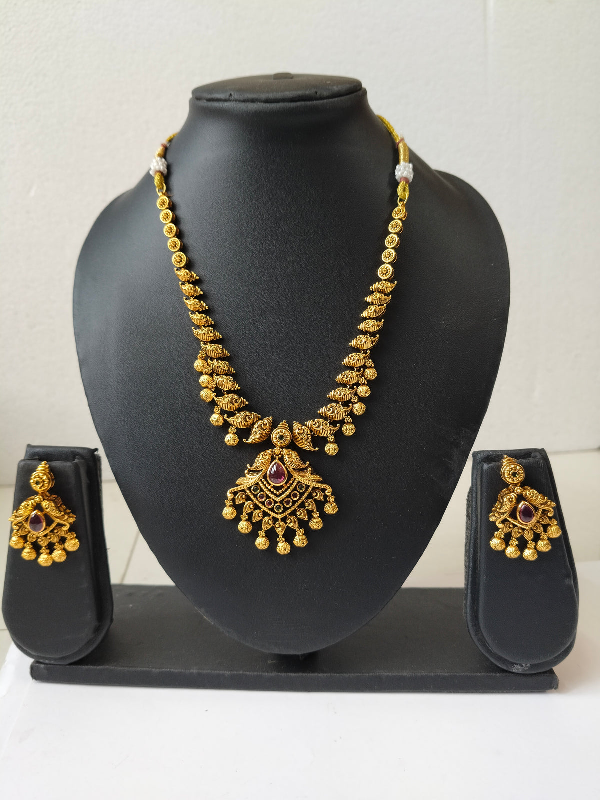 Golden Brinda Temple Jewellery Set