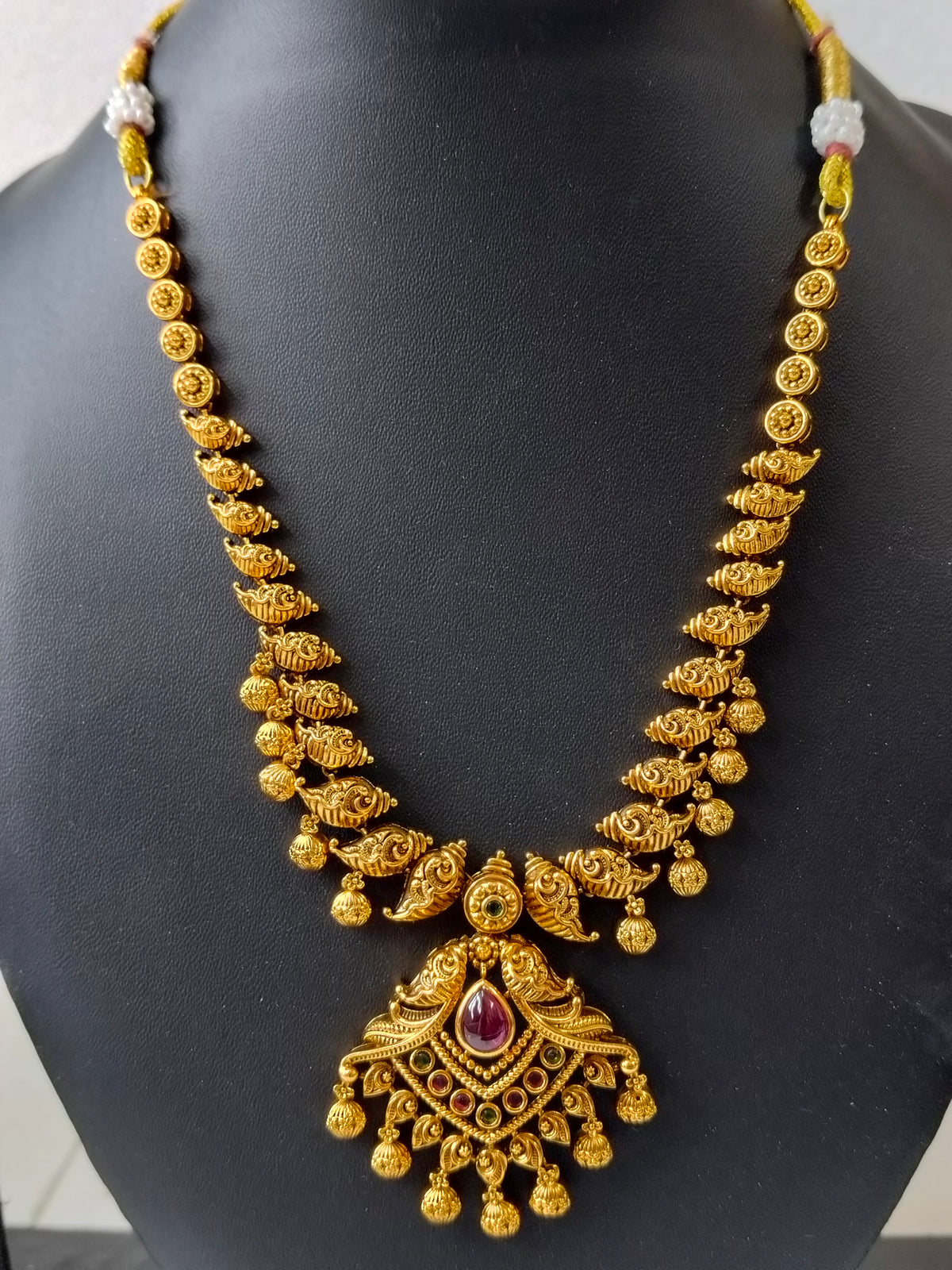 Golden Brinda Temple Jewellery Set