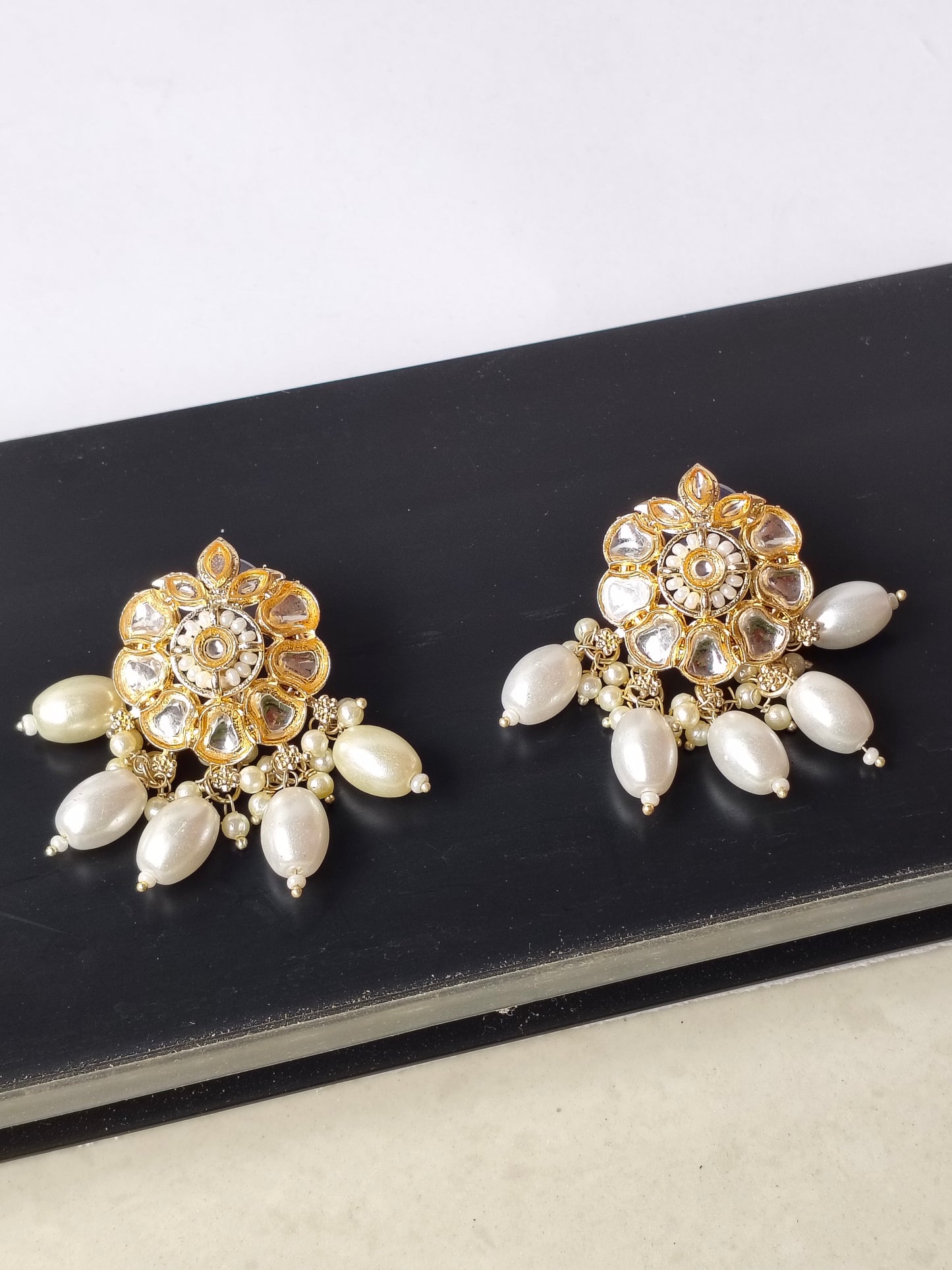 Golden Kiara Kundan Jewellery Set