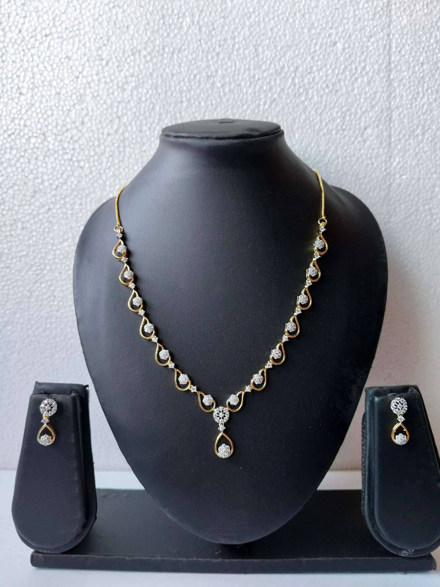 Golden Mimi Zirconia Jewellery Set