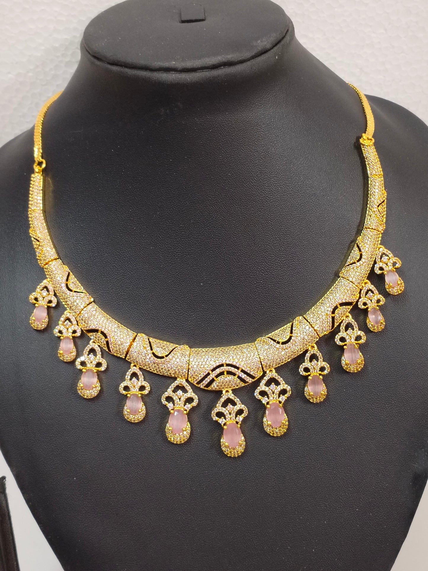 Golden Saara Hasli Victorian Jewellery Set