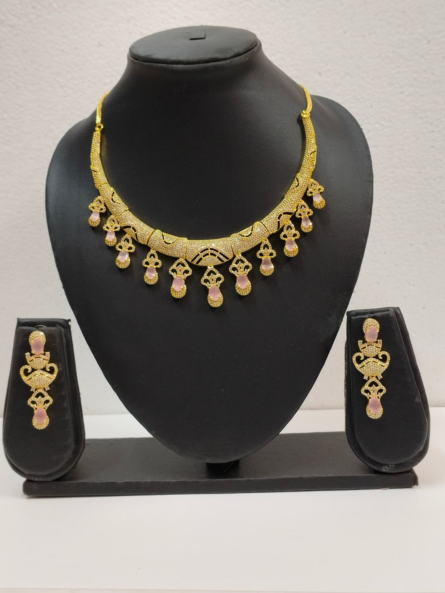 Golden Saara Hasli Victorian Jewellery Set