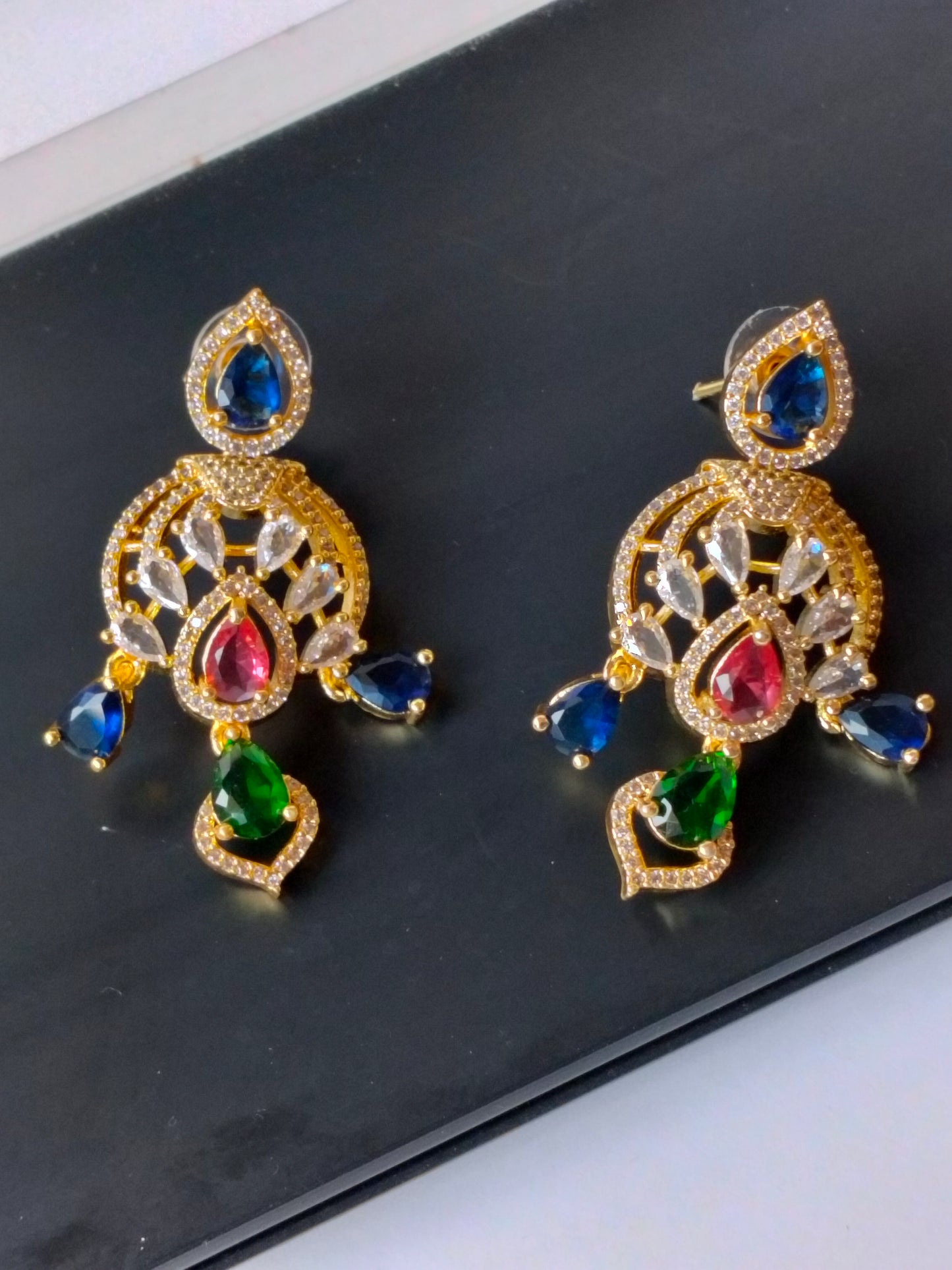 Golden Yuvika Victorian Jewellery Set