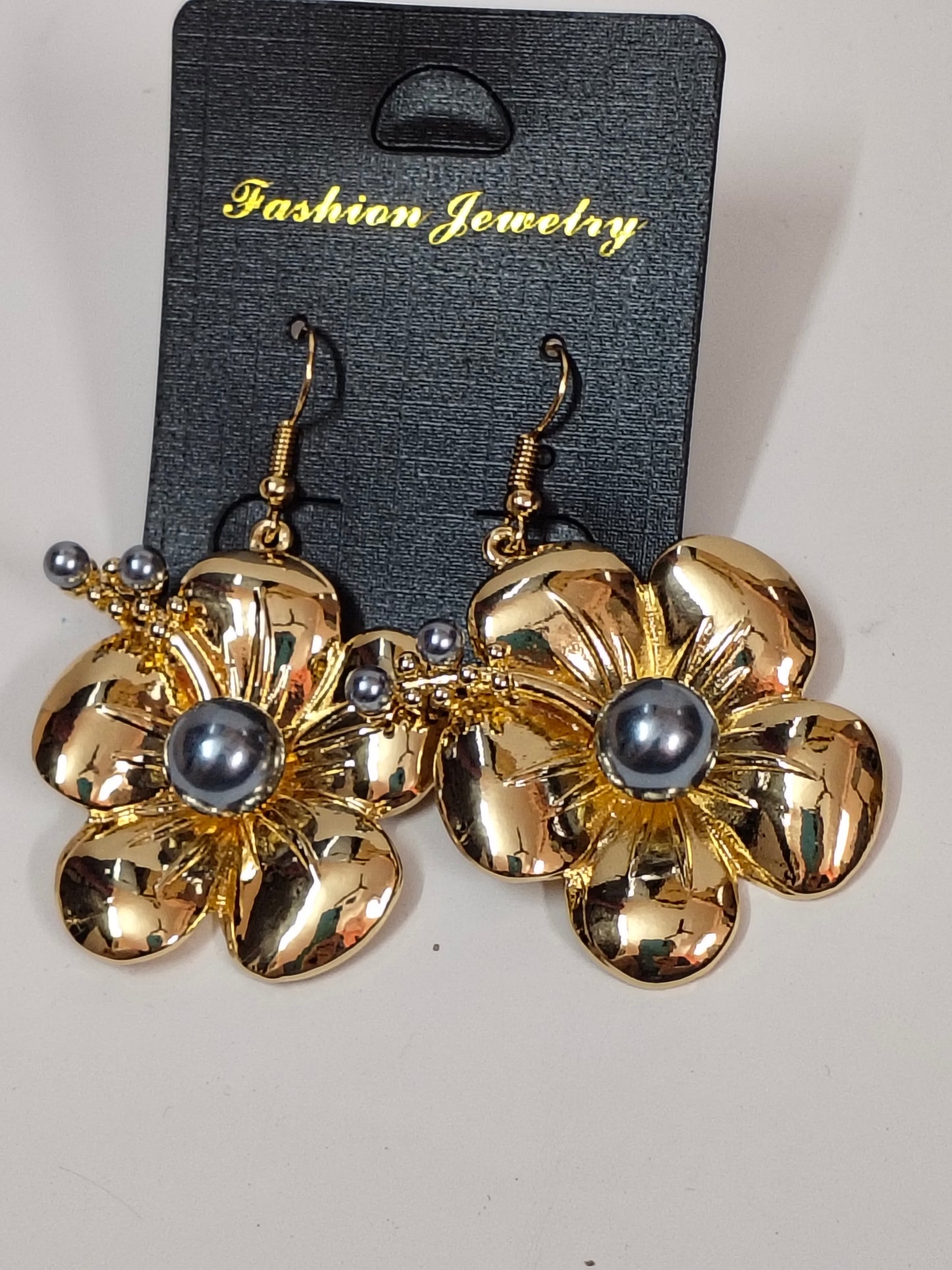 Golden Juhi Western Pendant Set