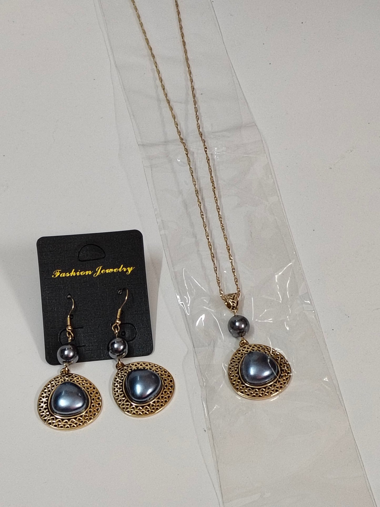 Grey Ovala Western Chain Pendant Set