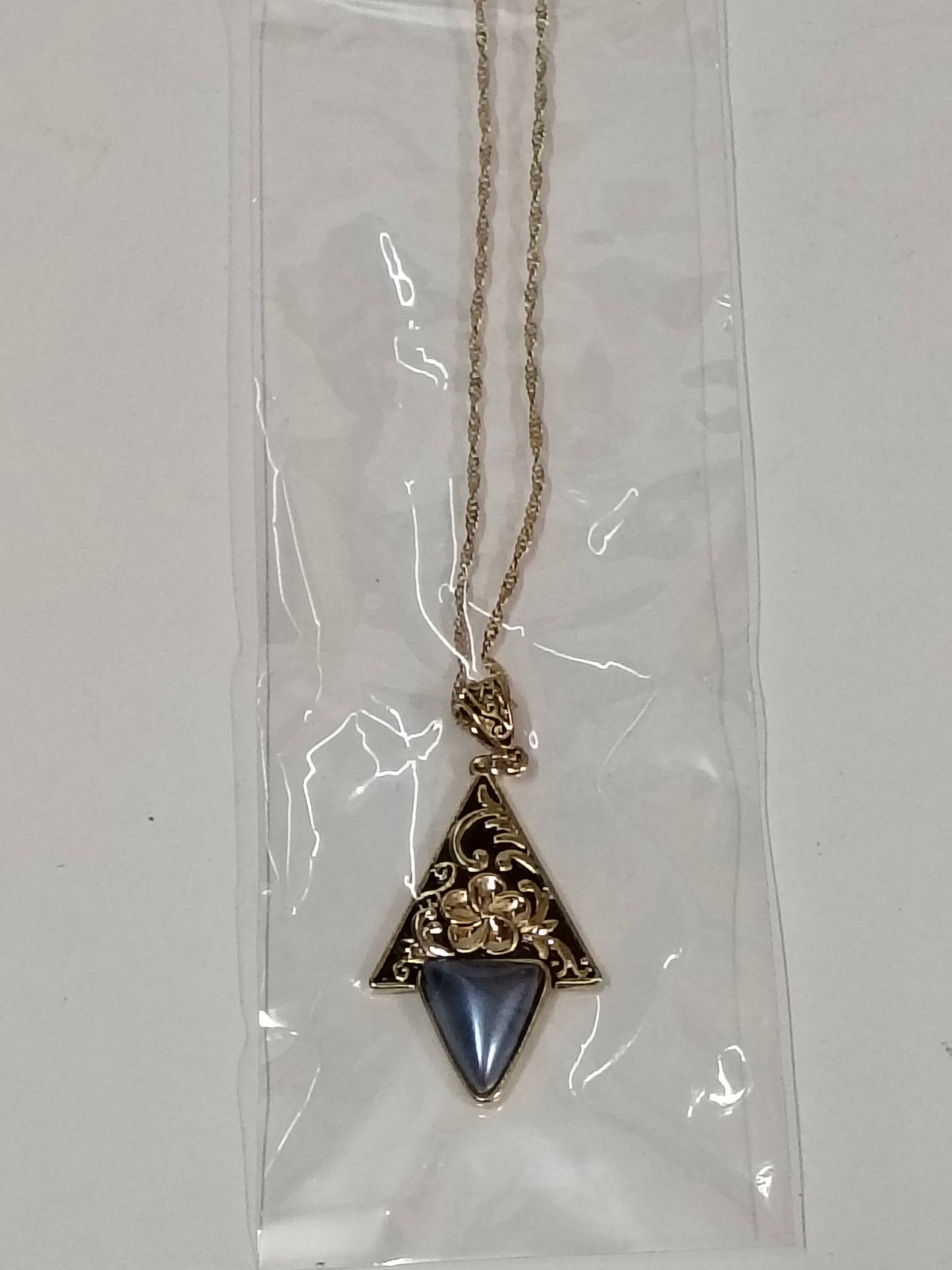 Grey Trikona Western Chain Pendant Set