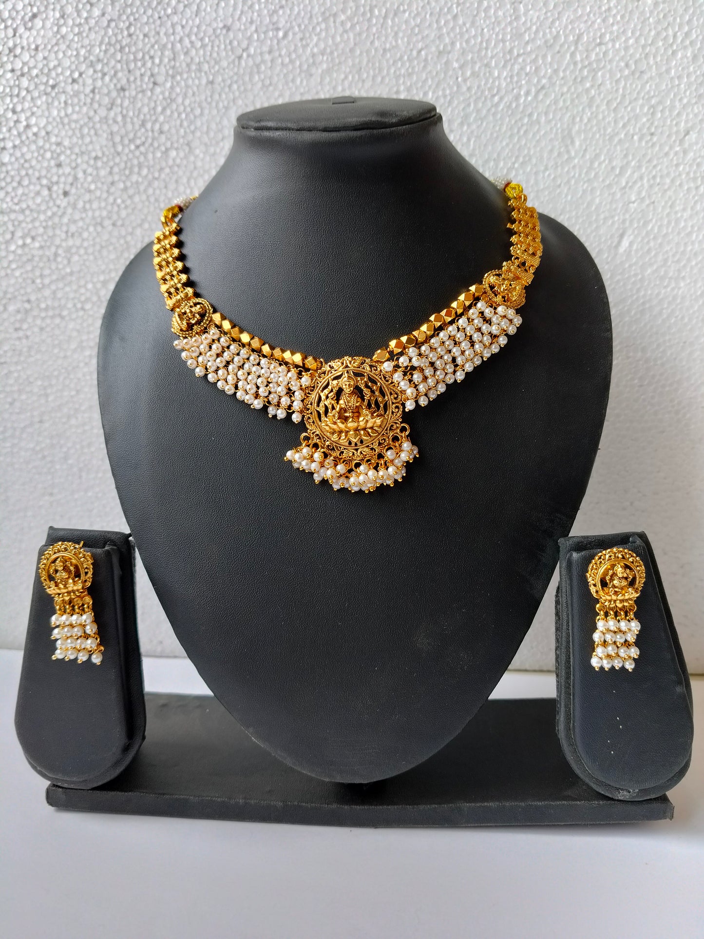 Moti Lakshmi Temple Jewellery Set