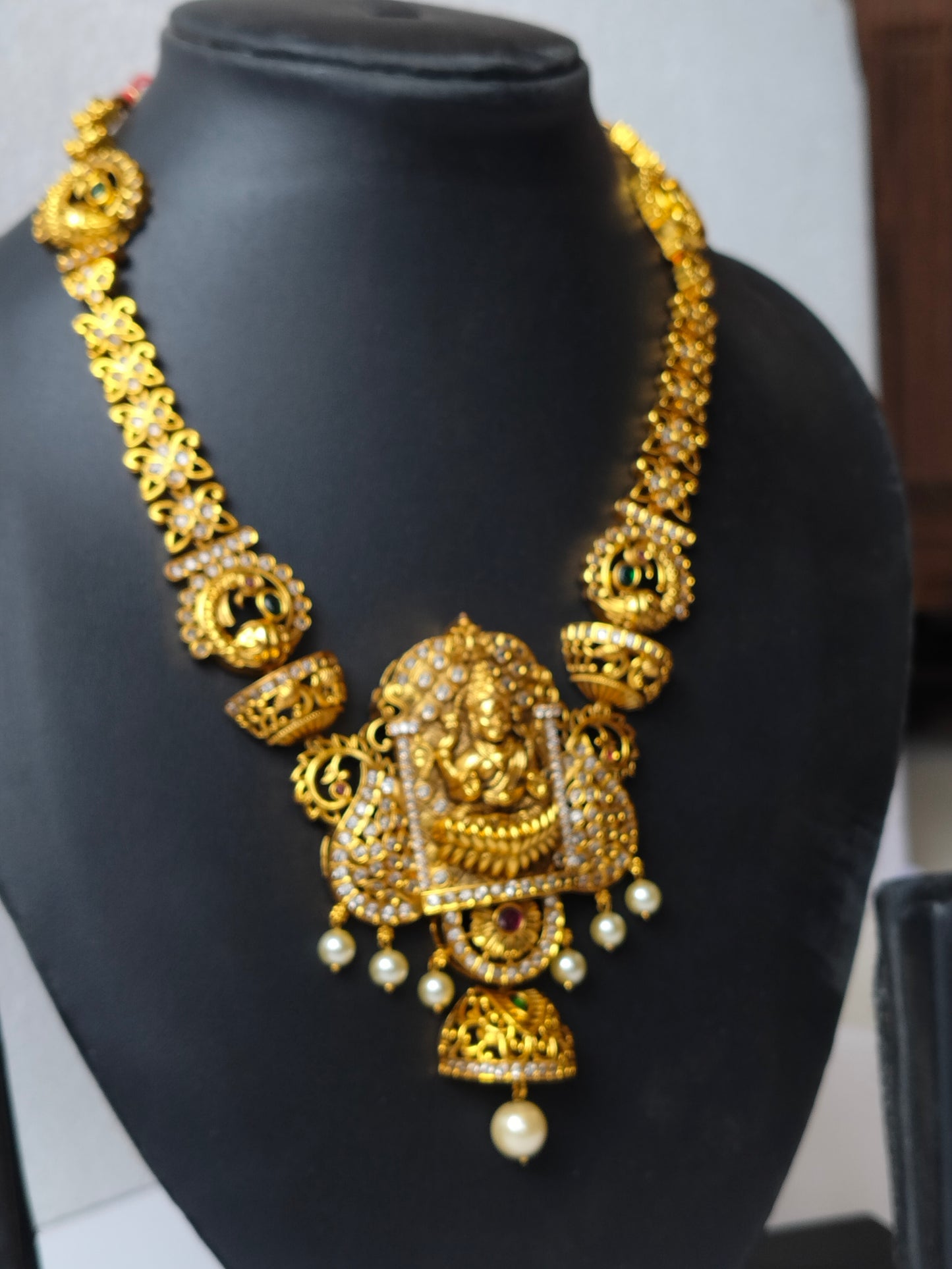 Moti MahaLakshmi Temple Jewellery Set