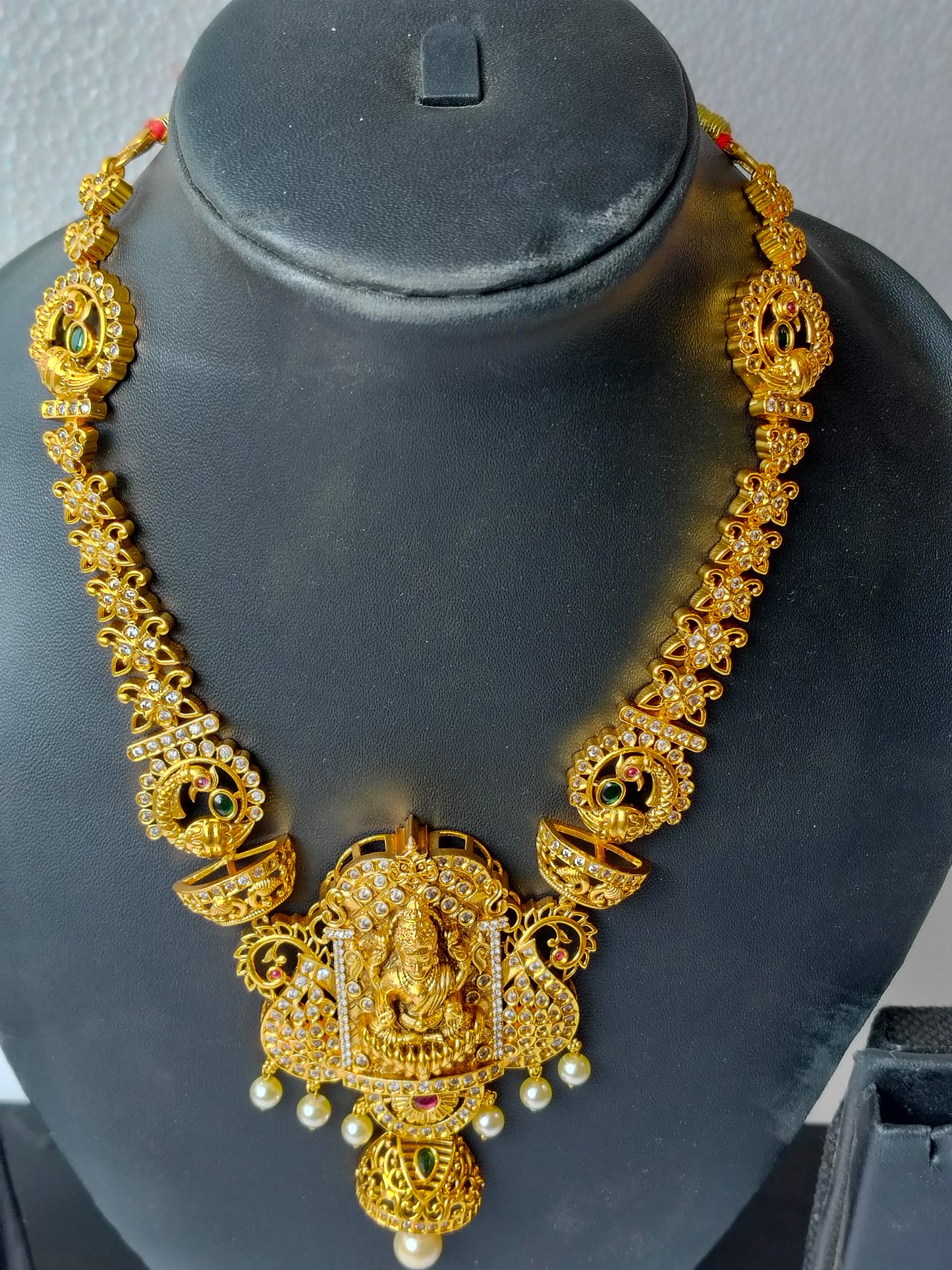 Moti MahaLakshmi Temple Jewellery Set