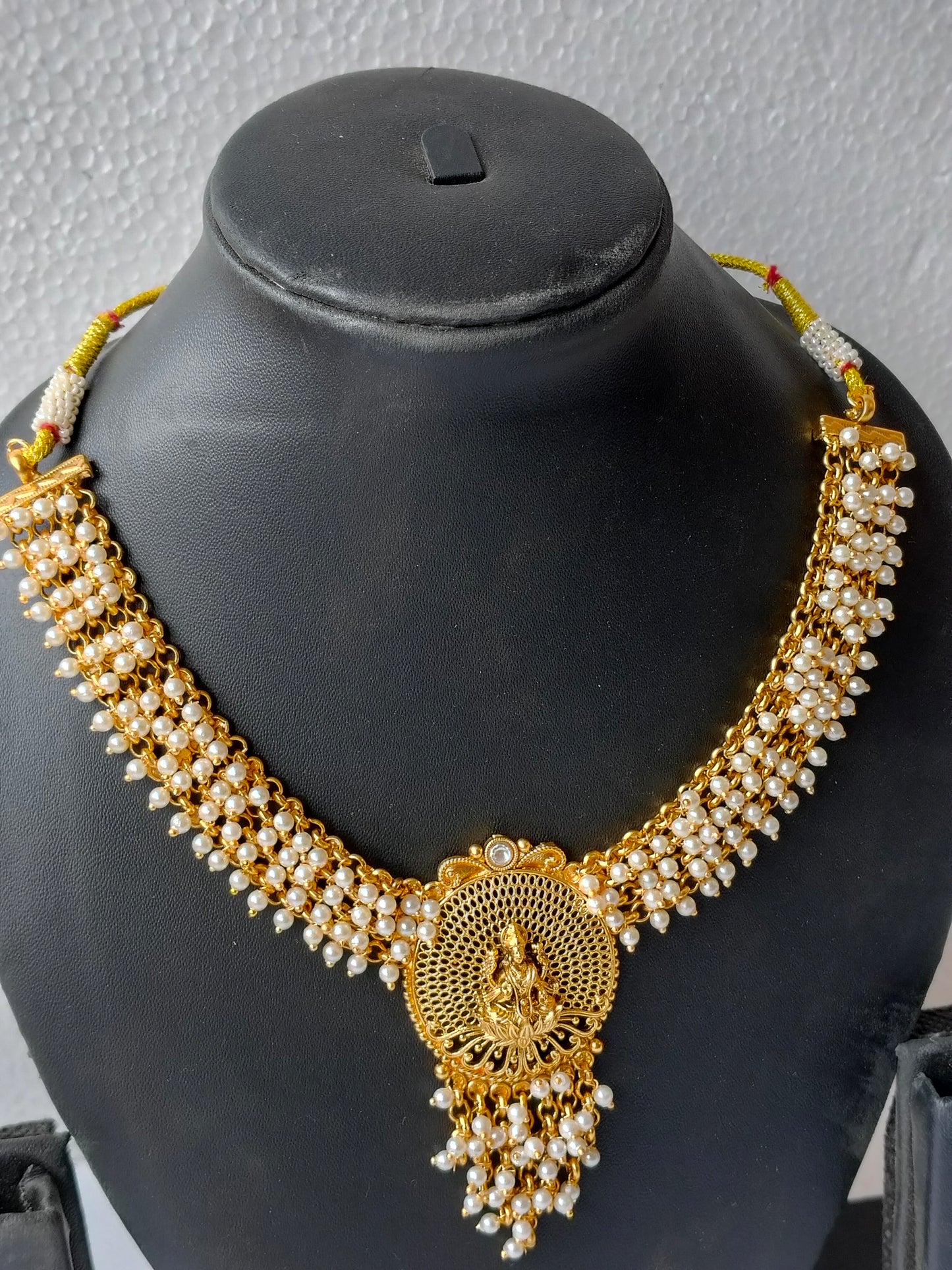 Moti Sanvi Temple Jewellery Set