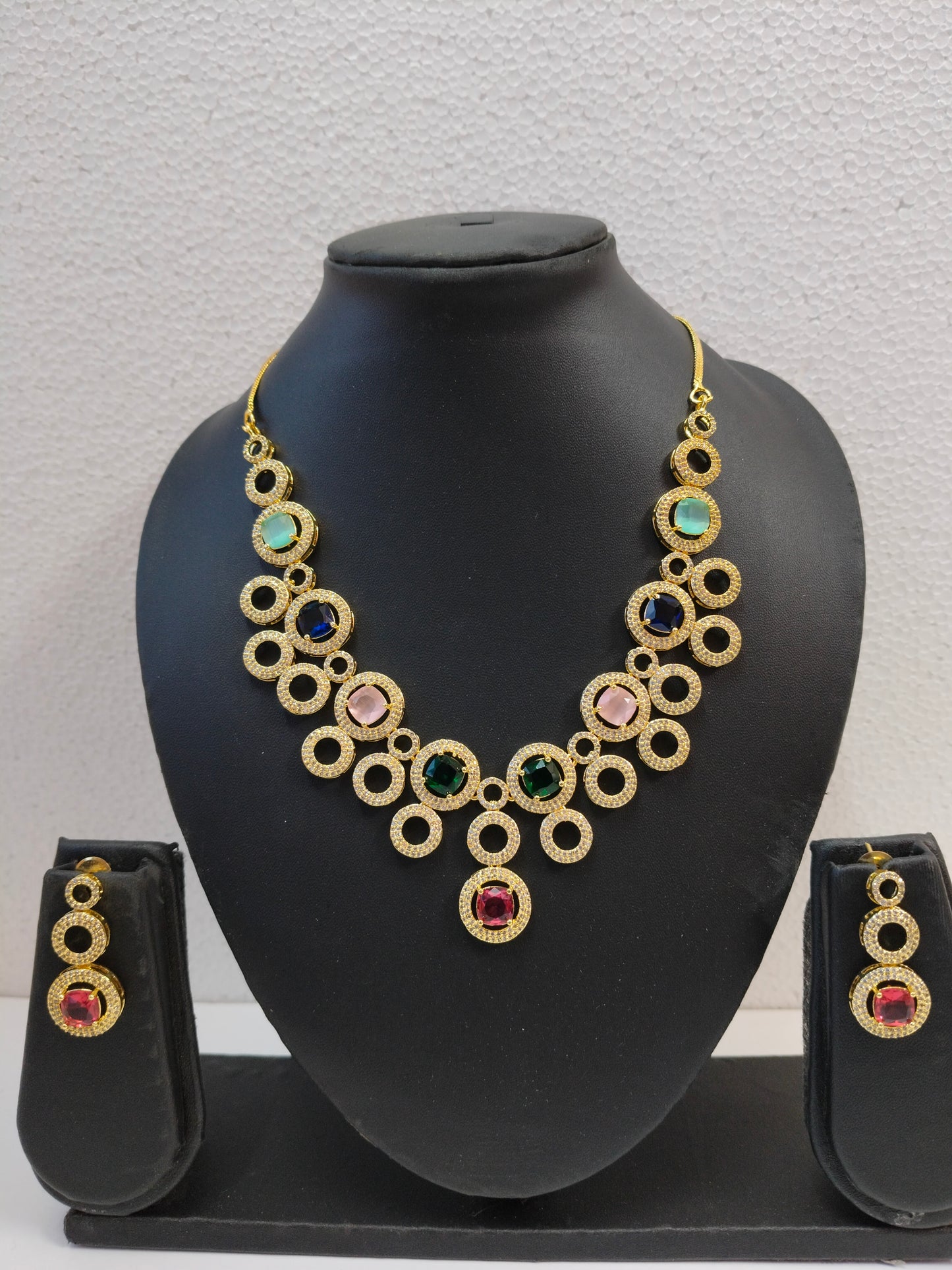Multicolor Vamika Victorian Jewellery Set
