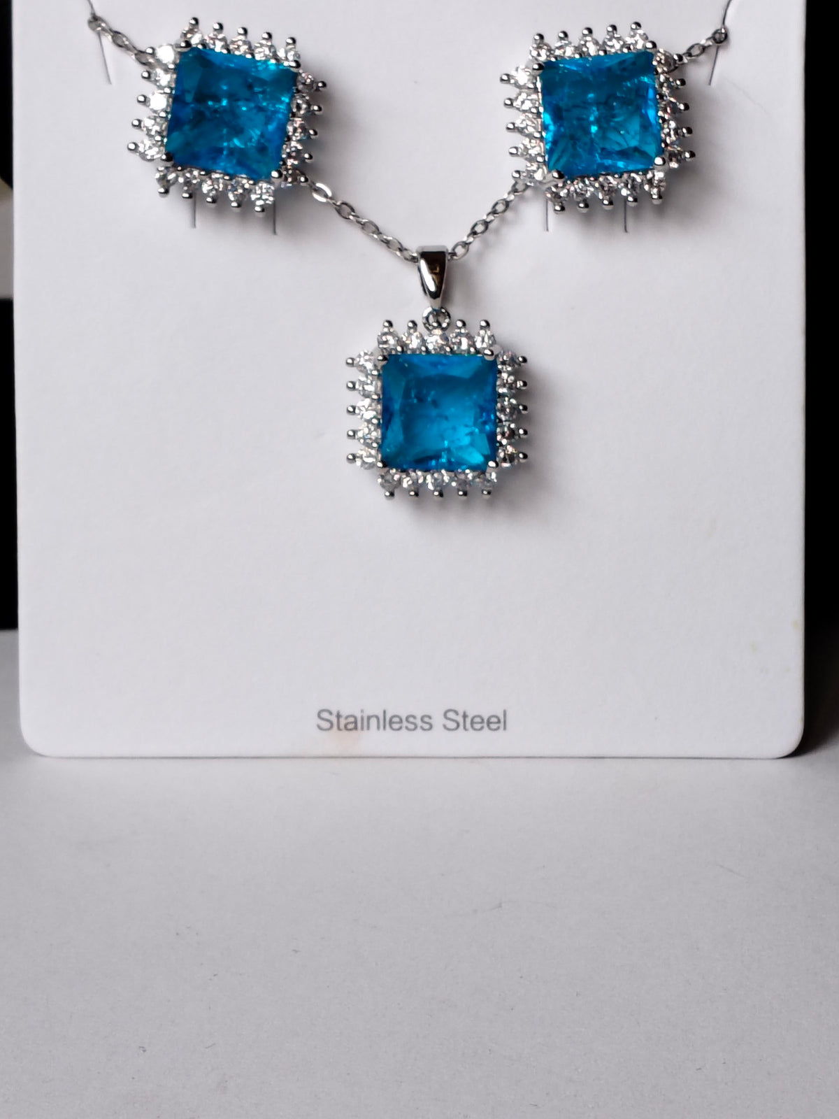 Turquise Blue Nil Western Pendant Set