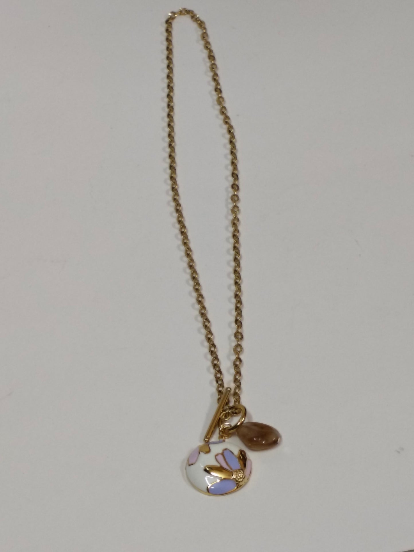 White Gola Western Chain Pendant